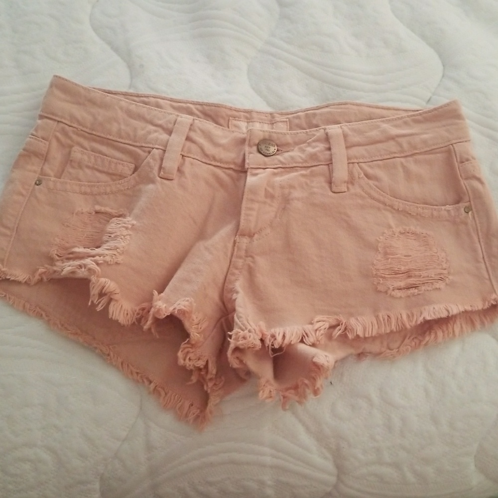 Coral pink short shorts